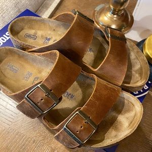 Birkenstock- Arizona Oiled Leather in Cognac, soft footbed, size 38 (7 - 7.5 US)